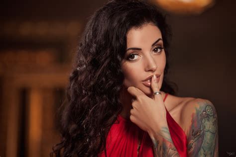 Wallpaper Women Model Depth Of Field Long Hair Red Singer Tattoo Black Hair Finger On