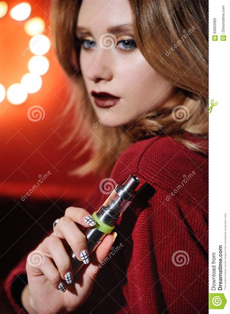 Pretty Girl Viper Smoke E Cigarette In A Nightclub Stock Image Image