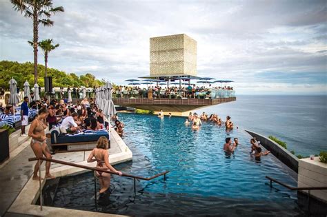 Hangout Yuk Di 10 Beach Club Paling Happening Di Bali
