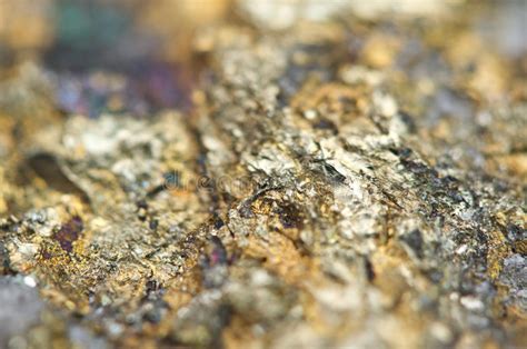 Chalcopyrite Het Sulfide Minerale Macro Van Het Koperijzer Stock Foto