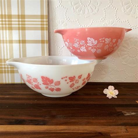 Pyrex Pink Gooseberry Cinderella Mixing Bowl Set Of 2 442 And Etsy