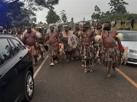 Watch Hundreds Of Amabutho Accompany Zulu Kings Body Into The Palace