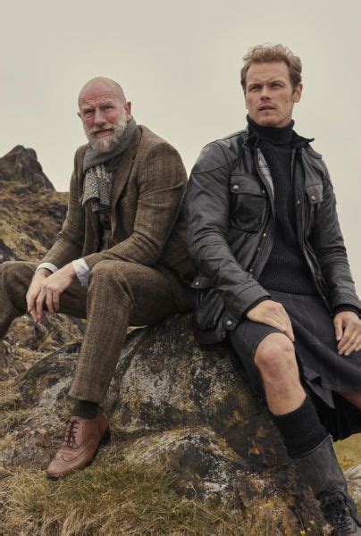 Men In Kilts Sam Heughan Y Graham Mctavish Muestran Las Piedras Del