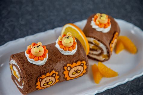 Not to mention that it's a fairly simple dessert to put together. Gusto TV - Japanese Roll Cake