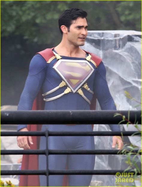 Tyler Hoechlin Gets New Armor For Superman Suit On Supergirl Photo 3725412 Photos Just