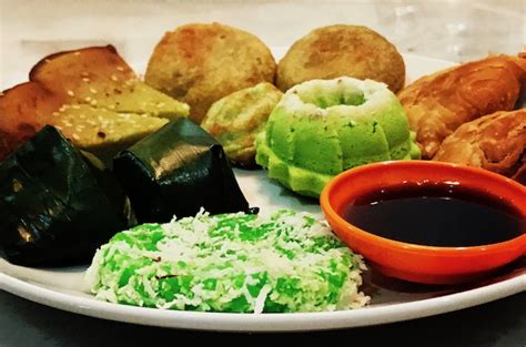 They are also given flavours, the most common being the pandan flavour. A Guide to Eating Malaysian Kuih (Local Cakes) for Vegans