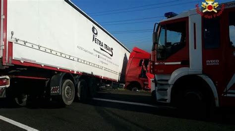 E' stato riaperto a mezzogiorno il tratto chiuso per due grav incidenti sulla a1 tra piacenza sud e parma. Incidente in A13 tra Padova sud e Padova zona industriale ...