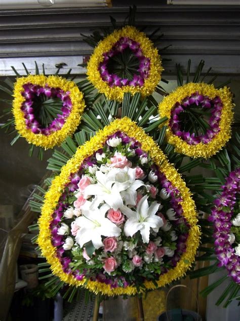 Jan 28, 2020 · chinese funeral attire. Traditional Chinese Sympathy Flower 中式花牌 FF 002 HKD $450 ...