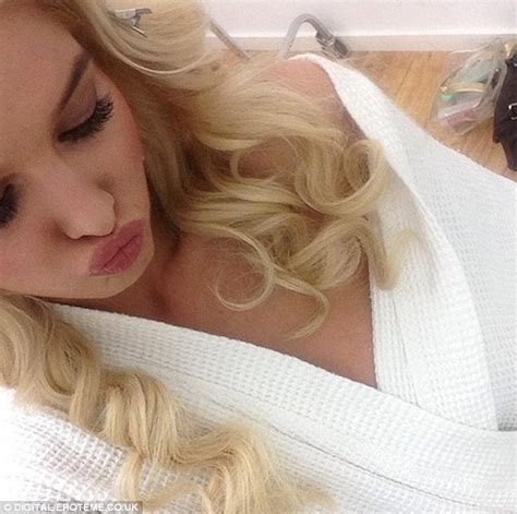 Actress Helen Flanagan Posts Duck Face Selfie While Taking A Break On A Shoot Daily Mail Online