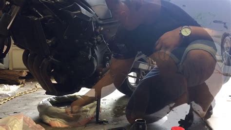 2012 yamaha fz6r highlights and key features: Yamaha FZ6R oil change - YouTube