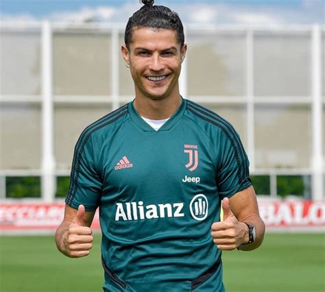 Cristiano Ronaldo First Footballer To Earn 1 Billion And Heres How He