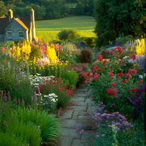 7 Stunning Country Gardens | Ideal Home