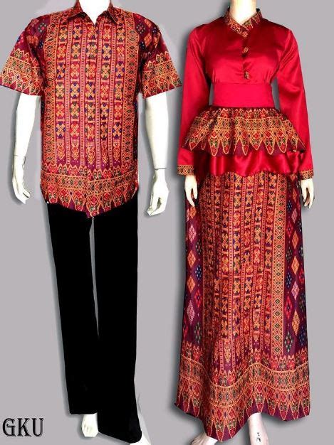Baju ini tampak sangat dinamis dan modis dengan perpaduan warna pastel. 20 Model Baju Batik Kombinasi Brokat Terbaru 2020
