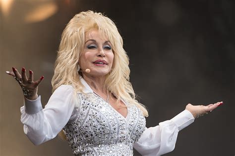 Dolly Parton Fans Praise Her For Turning Down Medal Of Freedom Honor