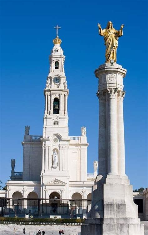 Ubicada en todo el polo de desarro. thirdsecret.org | Santuario de fatima portugal, Santuário ...