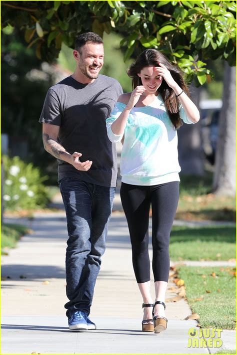 Megan Fox Pregnant Stroll With Brian Austin Green Photo 2672545