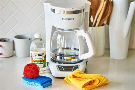 How To Clean A Coffee Maker With Vinegar In 6 Easy Steps Coffee Maker
