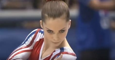 Us Mckayla Maroney Opens Her Floor Routine With An Unusual Tumbling Pass Wogymnastika