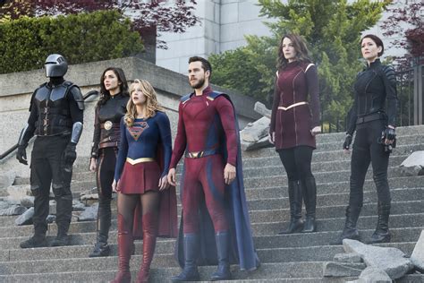 Supergirl The Battle For Earth Begins In New Photos From The Season