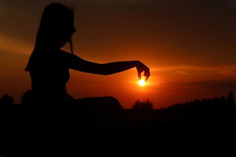 Hd Wallpaper Silhouette Of Woman Holding Sun Shadows Play Sunset
