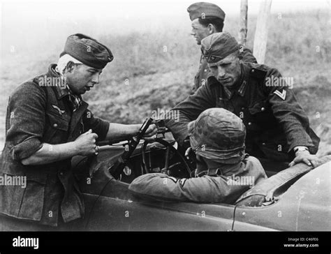 Seconde Guerre Mondiale Waffen Ss En Action Photo Stock Alamy