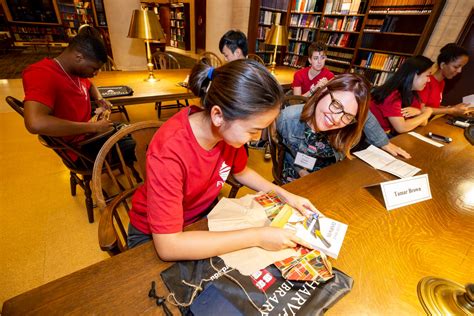 Harvard Connects Students Librarians — Harvard Gazette