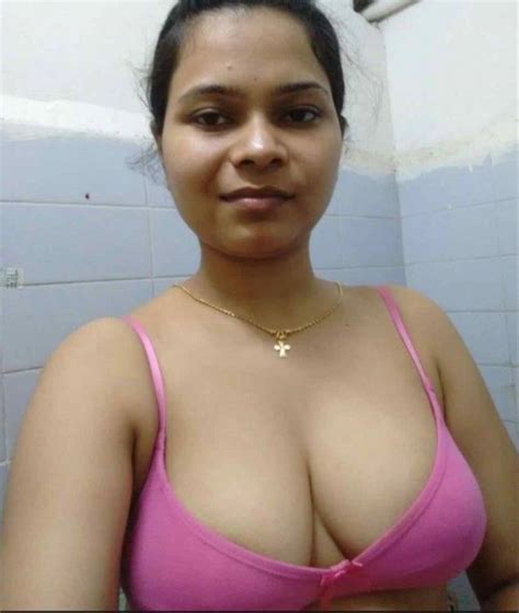 Hot Indian Vabi Sexy Village Wife Hot In Bra With Gold