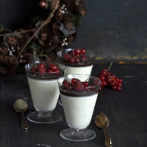 This comprehensive list of traditional spanish christmas foods and recipes will hopefully inspire you to try something new over. Christmas dessert, baileys and chocolate panna cotta. (Recipe in Spanish) | Christmas desserts ...