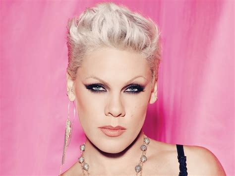 Top 10 female singers 2014. Top 10 Most Popular Female Singers in 2015 | LATEST TOPICS
