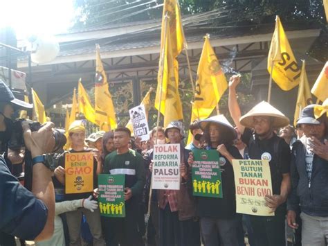 Aksi Petani Spi Ke Kementerian Pertanian Tolak Benih Gmo Revisi Permentan No Tentang