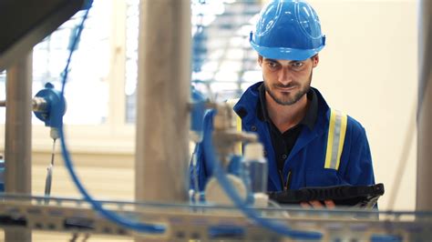 How Can Field Service Technicians Use Iiot And Implement It