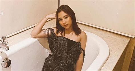 Pose Seksi Di Bathtub Prilly Latuconsina Banjir Protes Netizen