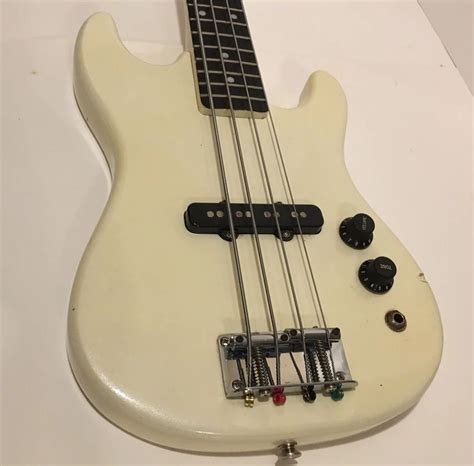Synsonics Mini Electric 12 Size Bass Guitar With Daddario Custom