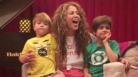 Shakira Está Grabando Nuevo Disco Acompañada De Sus Hijos Caras