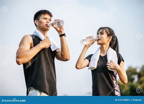 Men And Women Stand To Drink Water After Exercise Stock Image Image