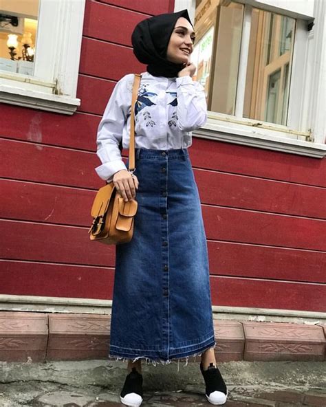 8 inspirasi ootd hijab dan rok jeans untuk gaya stylish womantalk