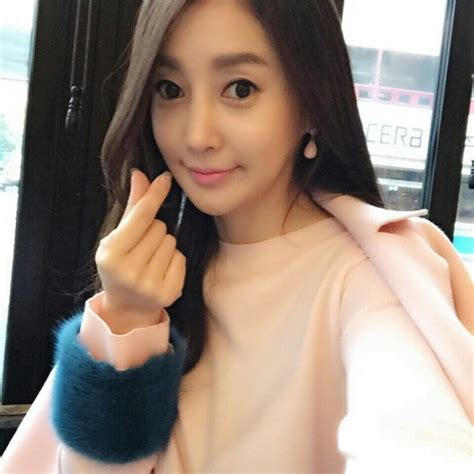 8일 카라의 멤버 박규리는 자신의 인스타그램에 카라 멤버들과 함께 찍은 사진을 게시했다. 트로트 가수 박규리 생애 첫 연예대상 참가파이팅 | 텐아시아