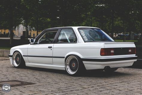 Slammed Cars Bmw White Bmw E30 Bmw Wheels