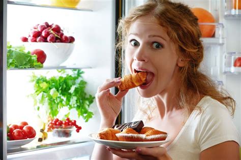 Stop Mindless Snacking To Manage Your Weight
