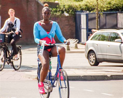Fond D Cran Ville Gens Femme Soleil Sexy Fille Pluie Amsterdam Mode Bicyclette V Lo