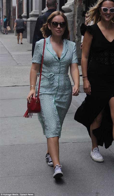 Tanya Burr Showcases Her Hourglass Curves In A Wrap Dress Daily Mail