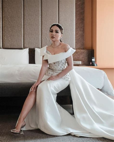 10 gaun pengantin rancangan desainer stella lunardy glamor