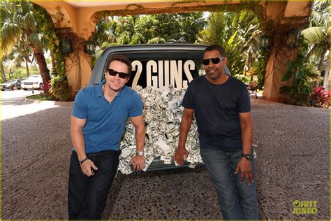 Mark Wahlberg And Denzel Washington 2 Guns Cancun Photo Call Photo
