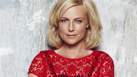 Marta Dusseldorp Has Been Touched By Cancer And Will Mc The Pink Ribbon