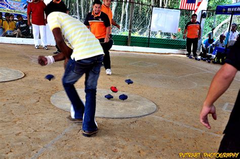 Xiangqi berada dalam keluarga yang sama dengan catur. Pertandingan Gasing Pangkah | Born To Be Engineer | putra87®