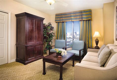 Wyndham nashville resort is 1 mile from the legendary grand ole opry and only 1/8 mile from the immense opry mills outlet mall. Wyndham Grand Desert - Travorium