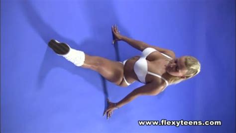 Busty Blonde Shows Nude Gymnastics Mp4 Hq Xxx Video