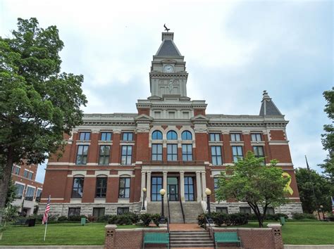 The Ultimate Weekend Guide to Clarksville, Tennessee - Golden Age Trips