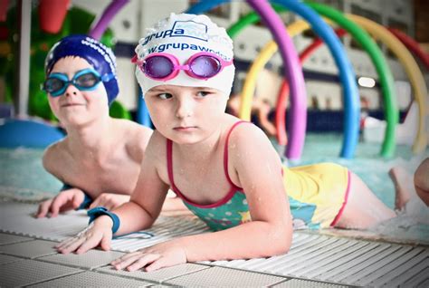 pierwszy raz na basenie grupa wodna dla dzieci młodzieży i dorosłych szkoła pływania