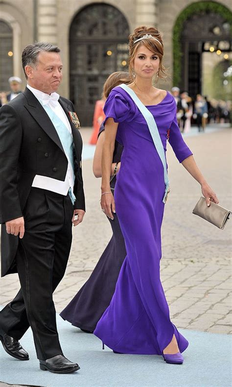 Photos Queen Rania Of Jordans Most Beautiful Style Moments Hello Estilo Real Princess
